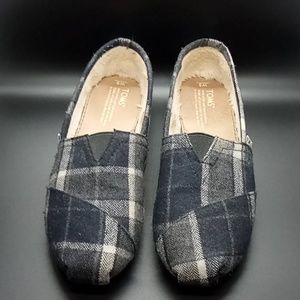 LAST CHANCE! Tom's Women's Slip-on Black white flannel fleece lined Size 9